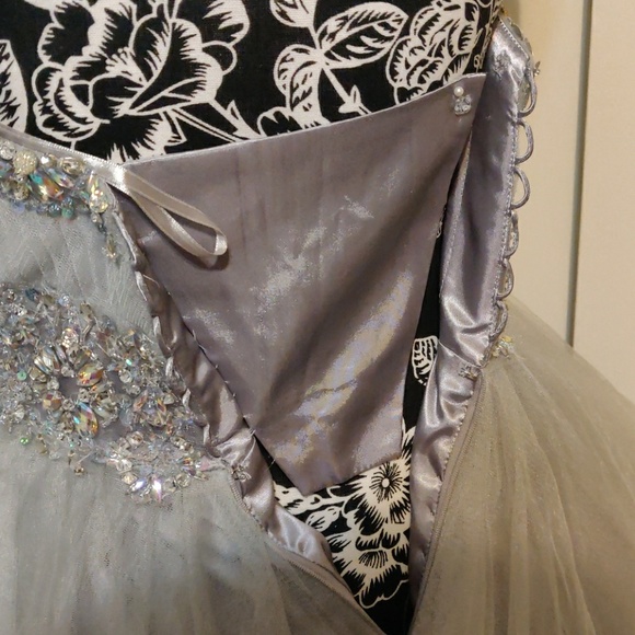 Dress - Picture 4 of 6